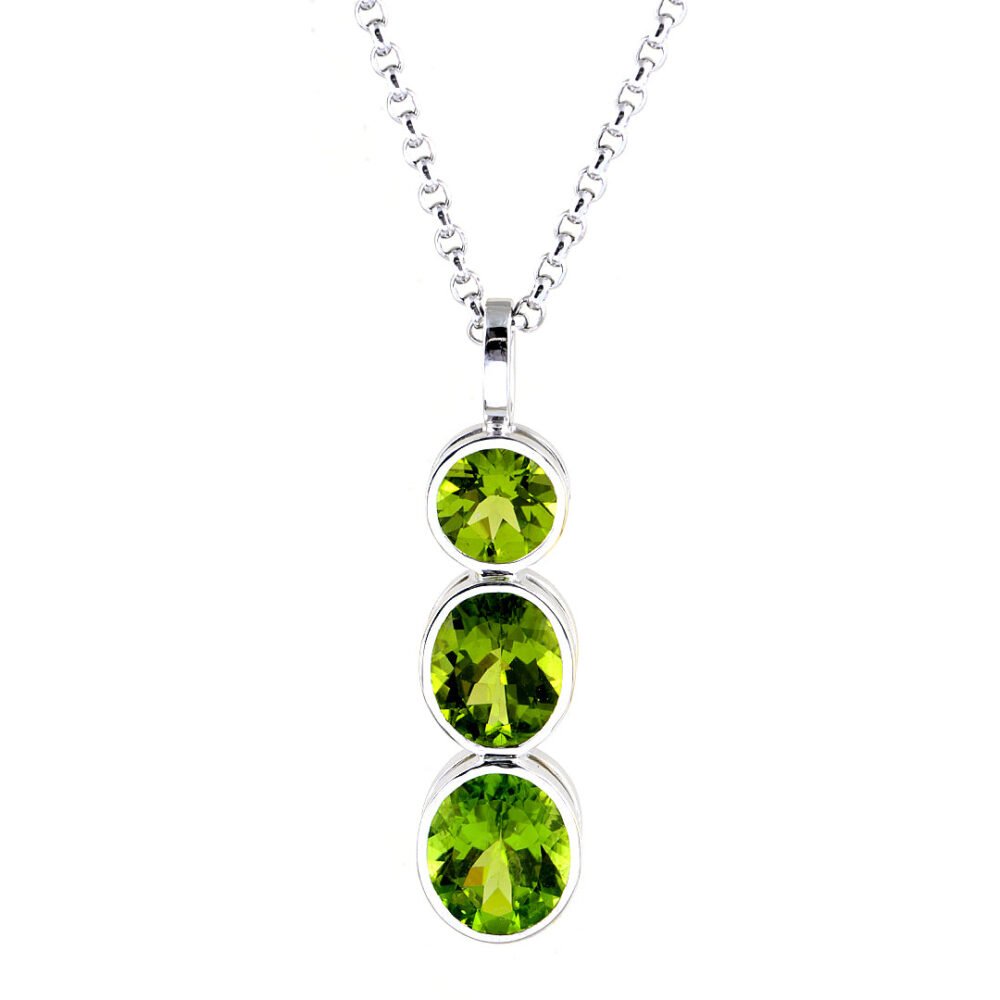 Elegant 18K White Gold and Natural Peridot Pendant