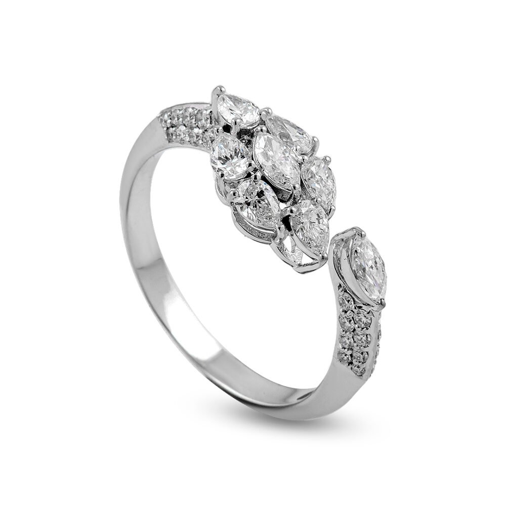 18k white gold diamond ring