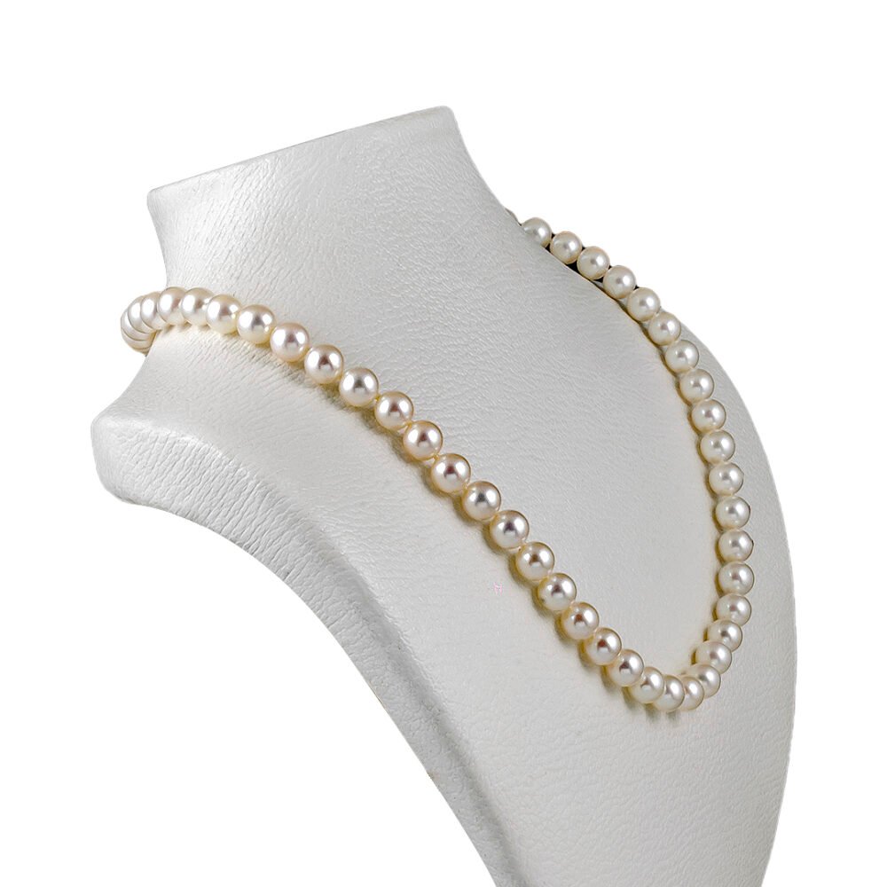 Radiant Yellow Gold Mikimoto Pearl Necklace - Image 3