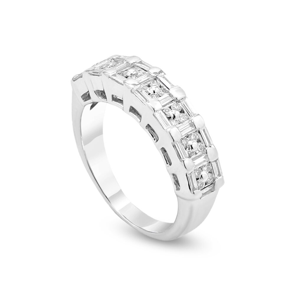 18k white gold diamond band