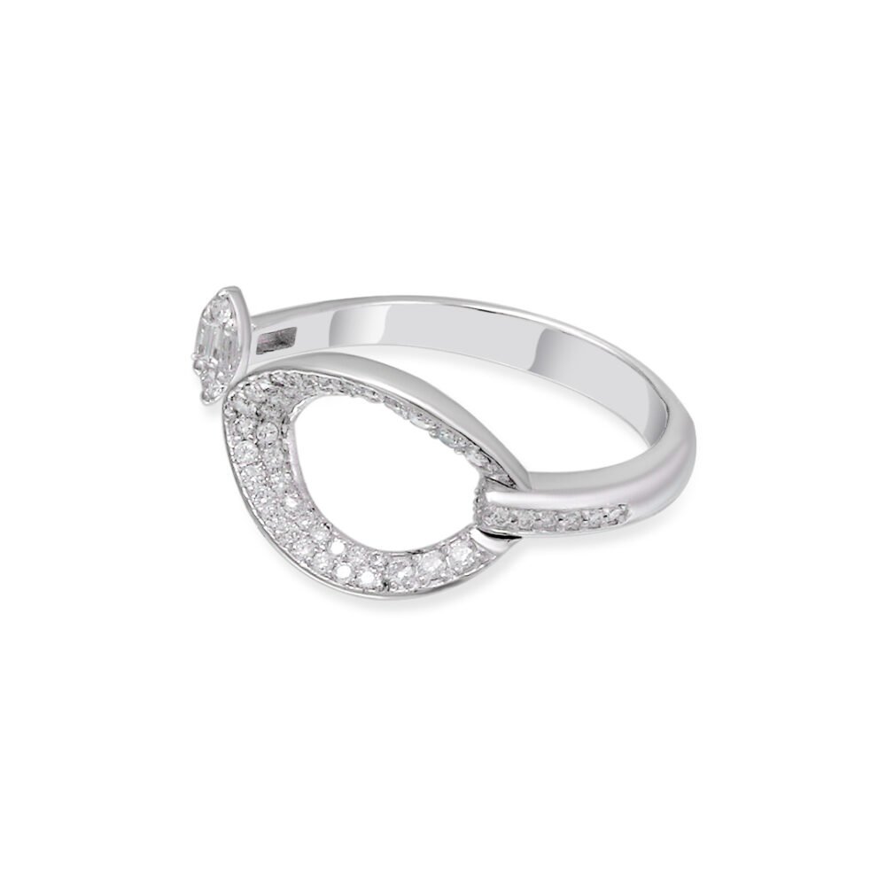 White Gold Diamond Ring with Baguette and Brilliant Cuts - Image 2